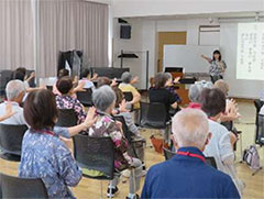 伊達市アクティビティ（音楽活動）事業を楽しむ参加者たちの写真